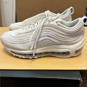NIKE AIR MAX 97 WHITE SIZE 6Y (size 8)